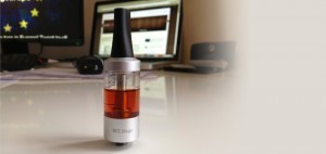 Le clearomizer Vapeonly BCC Mega accueille 3,5ml de e-liquide et dipose de 3 résistances interchangeables (1.8, 2.2 et 2.5ohm)