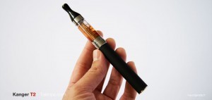 L'e-cigarette Kanger T2 reste dans des petites proportions, à l'instar des modèles Ego les plus connus.