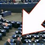 Insolite : Un député vapote au Parlement européen