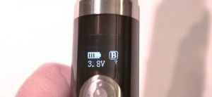 L'écran OLED affichant sur la droite l'icône Bluetooth