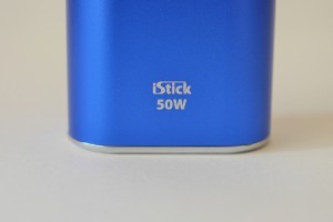 L’iStick 50W présente une capacité de 4400mAh, pour un wattage de 5 à 50W et un voltage de 2 à 10V.