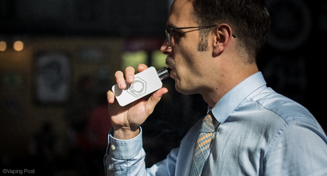 Vapteur avec une cigarette électronique de grande autonomie