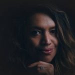 Un livre, une vape, interview : Armelle Carbonel nous fait visiter “Sinestra”