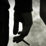 Chez les jeunes français, la « cigarette plaisir » a la peau dure