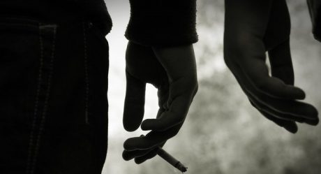 Chez les jeunes français, la « cigarette plaisir » a la peau dure