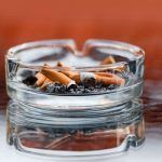 Même écrasées, les cigarettes continueraient d’émettre différentes molécules dans l’air