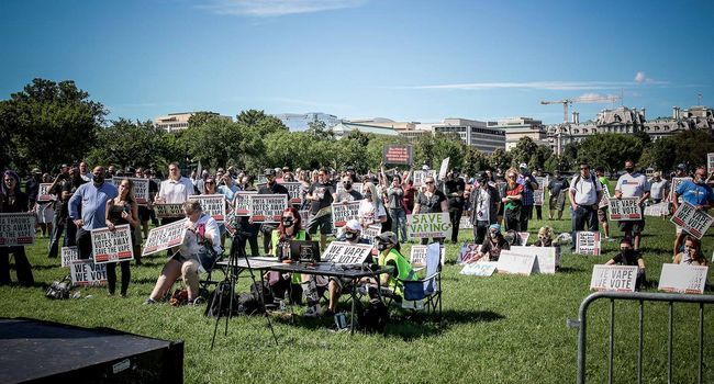 USA : une manifestation pour « sauver » la vape