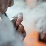 Nicotine et vapotage : le plus grand expert mondial favorable à la cigarette électronique