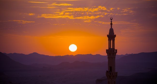 Coucher de soleil sur une mosquée égyptienne