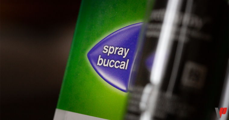 Une boîte de spray buccal pour arrêter de fumer