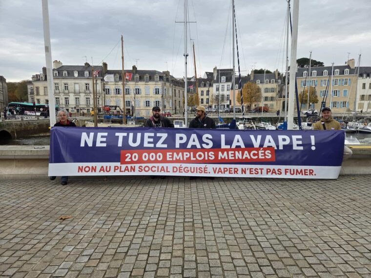 Vapoteurs et professionnels manifestent pour sauver leur filire - Vaping  Post
