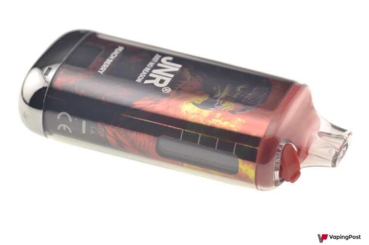 une cigarette électronique JNR couchée sur le côté