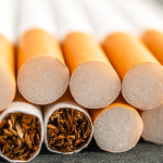 Le Royaume-Uni songe à interdire les filtres de cigarettes